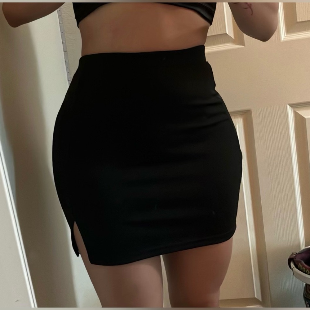 Black slit skirt